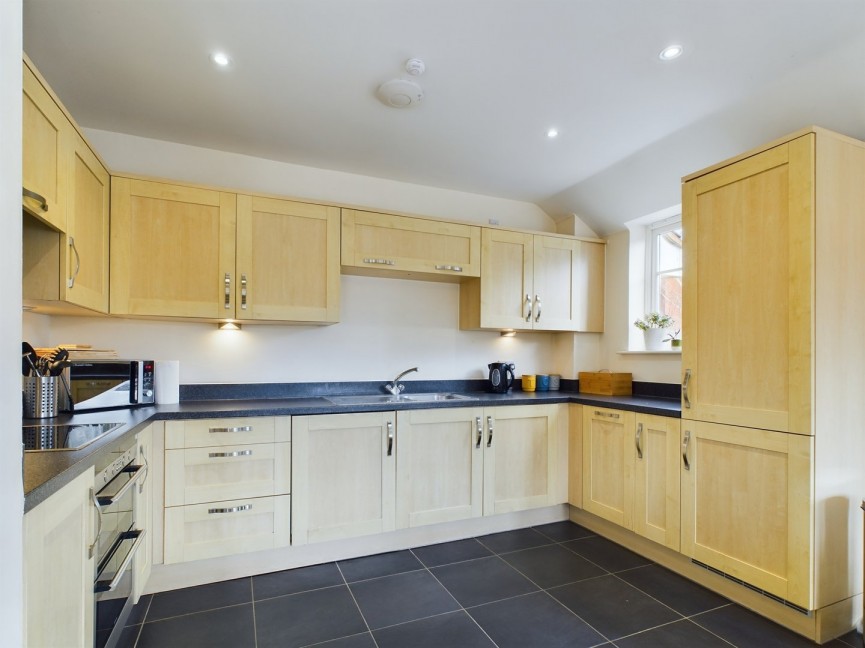 2 bedroom Flat for Letting Whinbush Road, Hitchin, Hertfordshire