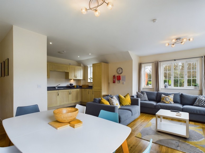 2 bedroom Flat for Letting Whinbush Road, Hitchin, Hertfordshire