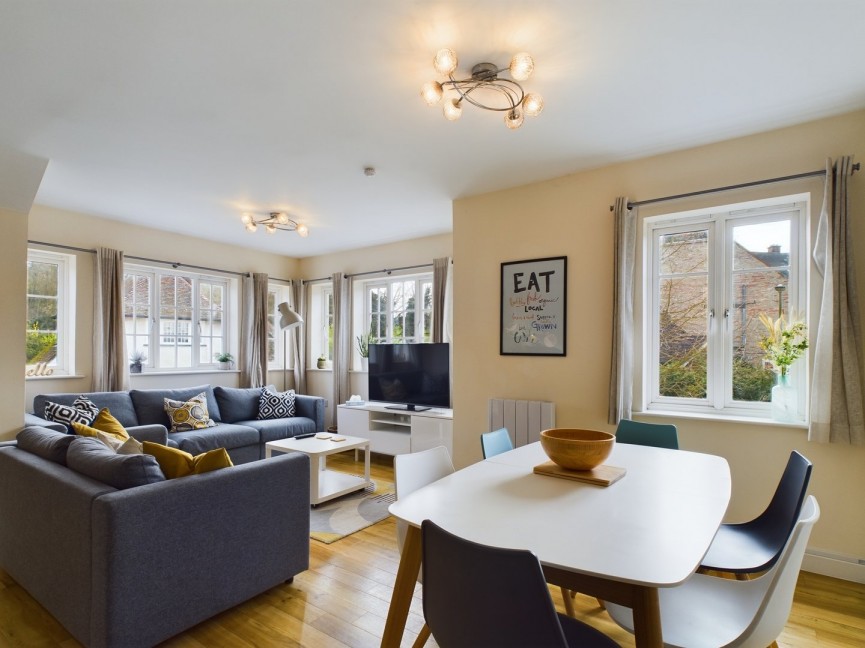 2 bedroom Flat for Letting Whinbush Road, Hitchin, Hertfordshire
