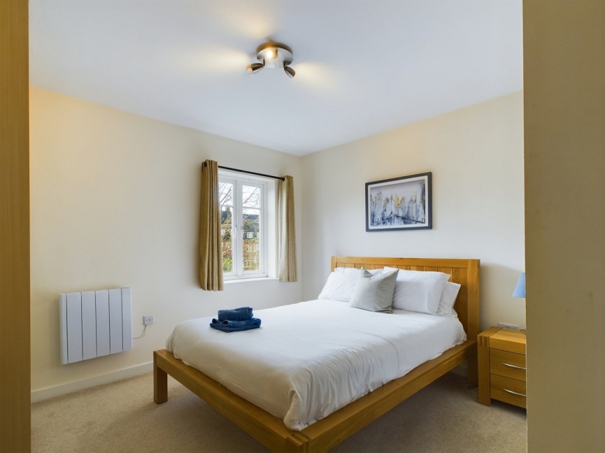 2 bedroom Flat for Letting Whinbush Road, Hitchin, Hertfordshire