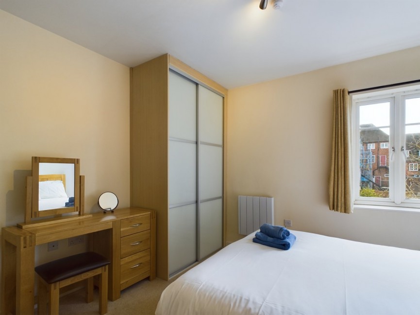 2 bedroom Flat for Letting Whinbush Road, Hitchin, Hertfordshire