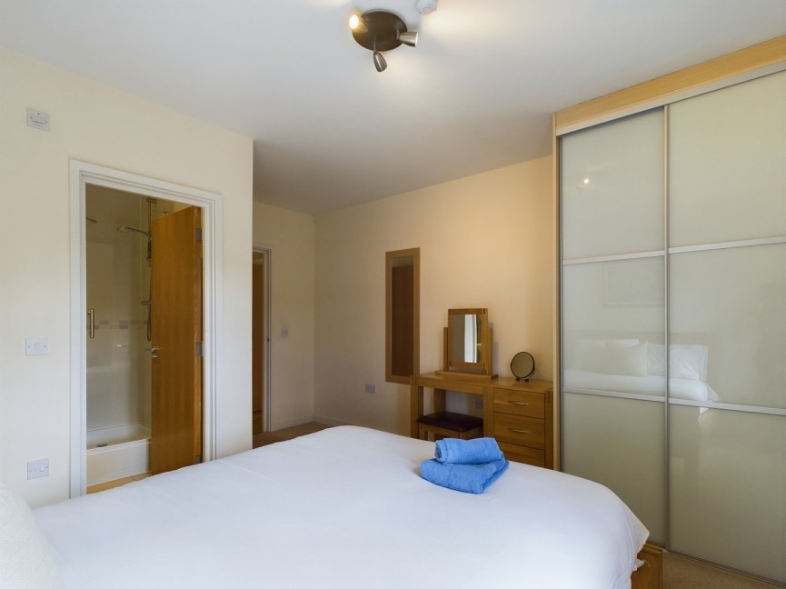 2 bedroom Flat for Letting Whinbush Road, Hitchin, Hertfordshire
