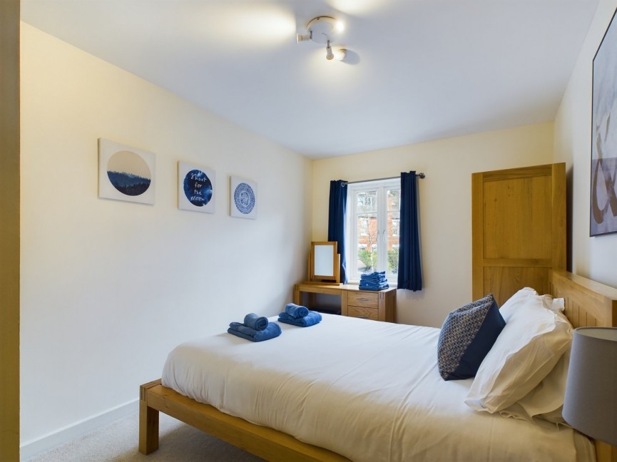 2 bedroom Flat for Letting Whinbush Road, Hitchin, Hertfordshire