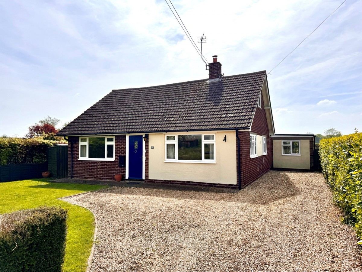 4 bedrooms Bungalow for Sale in Guilden Morden, Royston, Cambridgeshire