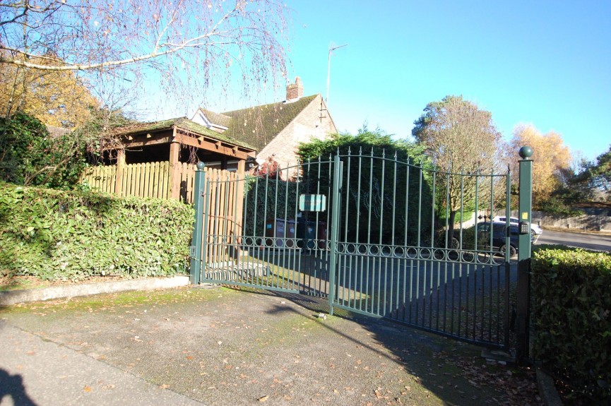 2 bedroom Flat for Sale Oaklands Court, WELWYN, Hertfordshire