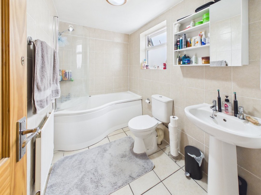 2 bedroom Flat for Sale Sun Street, Biggleswade, Bedfordshire