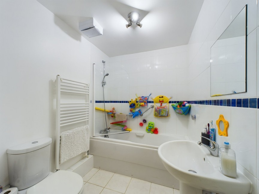 2 bedroom Flat for Sale Robins Hill, Hitchin, Hertfordshire