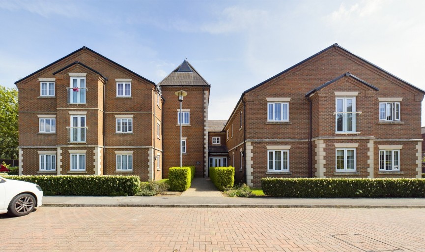 2 bedroom Flat for Sale Robins Hill, Hitchin, Hertfordshire