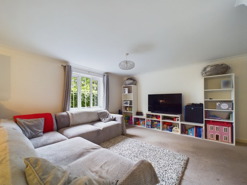 2 bedroom Flat for Sale Robins Hill, Hitchin, Hertfordshire