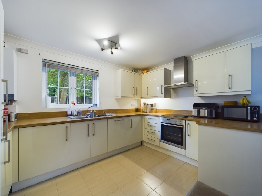 2 bedroom Flat for Sale Robins Hill, Hitchin, Hertfordshire