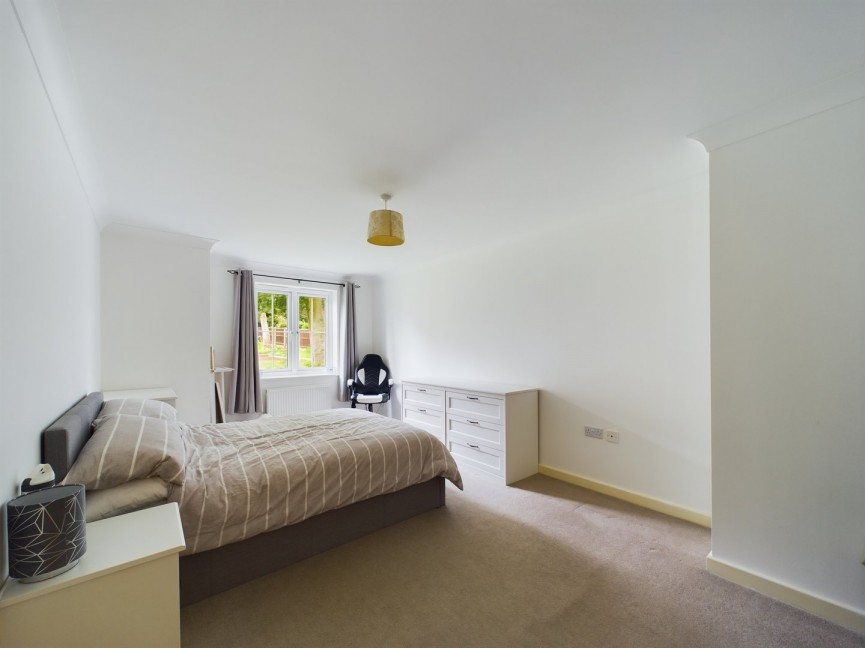 2 bedroom Flat for Sale Robins Hill, Hitchin, Hertfordshire