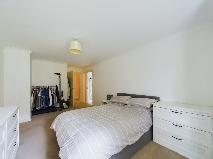 2 bedroom Flat for Sale Robins Hill, Hitchin, Hertfordshire