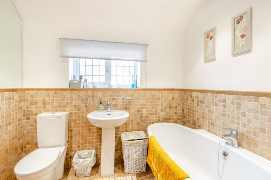 4 bedroom House for Sale Chestnut Walk, Welwyn, Hertfordshire