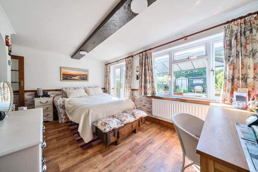 4 bedroom House for Sale High Street, Arlesey, Bedfordshire