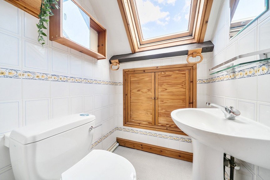4 bedroom House for Sale High Street, Arlesey, Bedfordshire