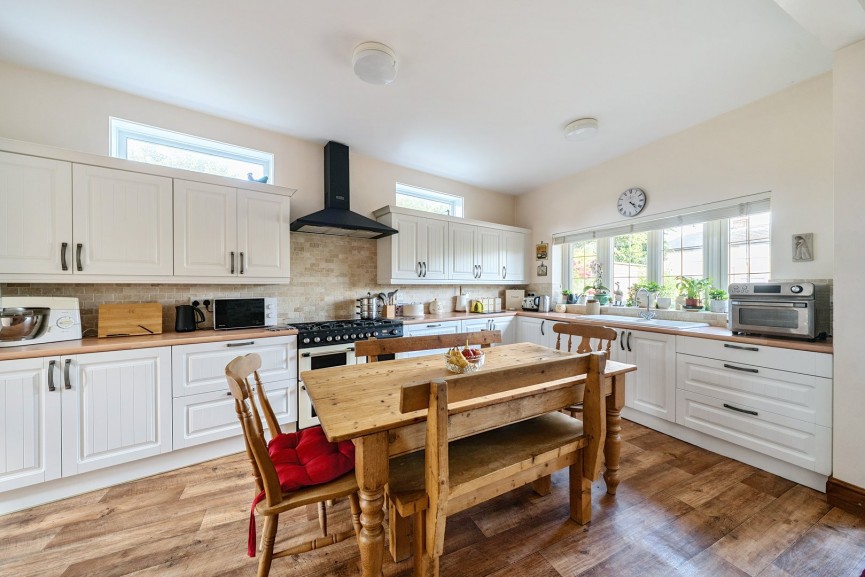 4 bedroom House for Sale High Street, Arlesey, Bedfordshire