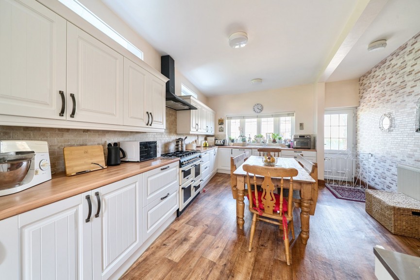 4 bedroom House for Sale High Street, Arlesey, Bedfordshire