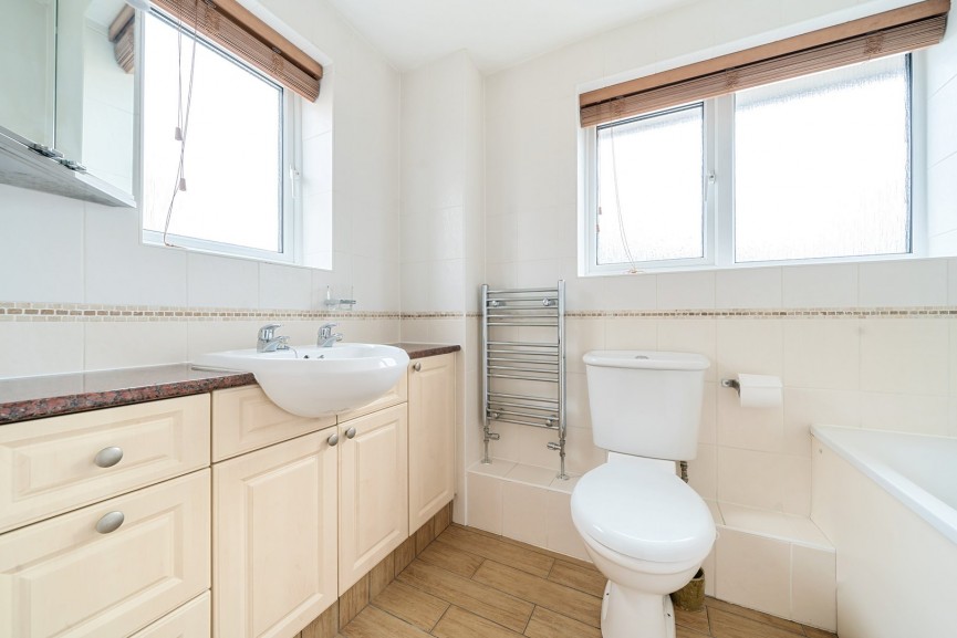 3 bedroom House for Sale Shakespeare Drive, Upper Caldecote, Bedfordshire