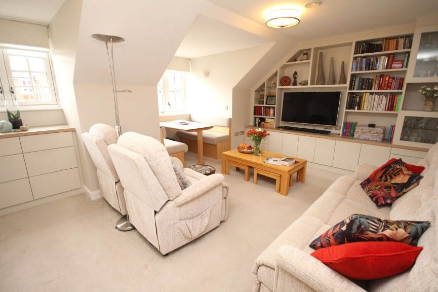 1 bedroom Flat for Sale Station Road, Letchworth Garden City, Hertfordshire