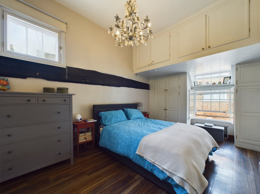 3 bedroom Flat for Sale Churchyard, Hitchin, Hertfordshire