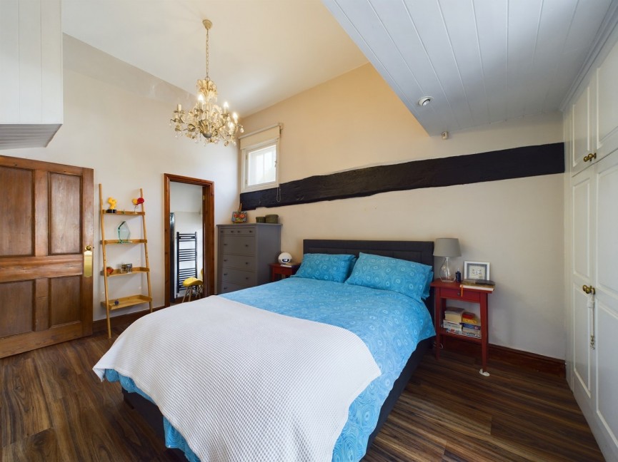3 bedroom Flat for Sale Churchyard, Hitchin, Hertfordshire