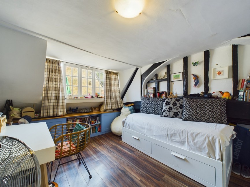 3 bedroom Flat for Sale Churchyard, Hitchin, Hertfordshire