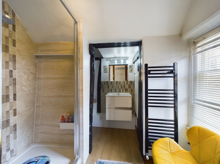 3 bedroom Flat for Sale Churchyard, Hitchin, Hertfordshire