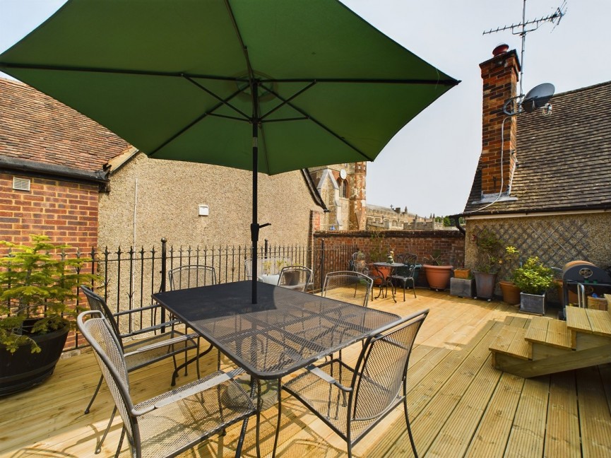 3 bedroom Flat for Sale Churchyard, Hitchin, Hertfordshire