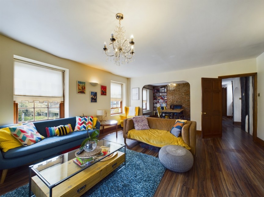3 bedroom Flat for Sale Churchyard, Hitchin, Hertfordshire