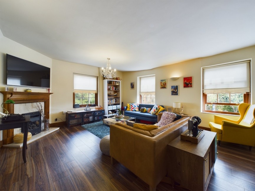 3 bedroom Flat for Sale Churchyard, Hitchin, Hertfordshire