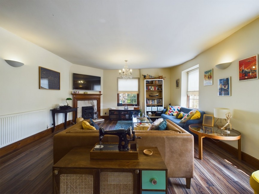 3 bedroom Flat for Sale Churchyard, Hitchin, Hertfordshire