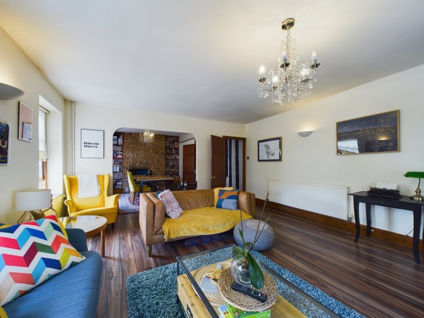 3 bedroom Flat for Sale Churchyard, Hitchin, Hertfordshire