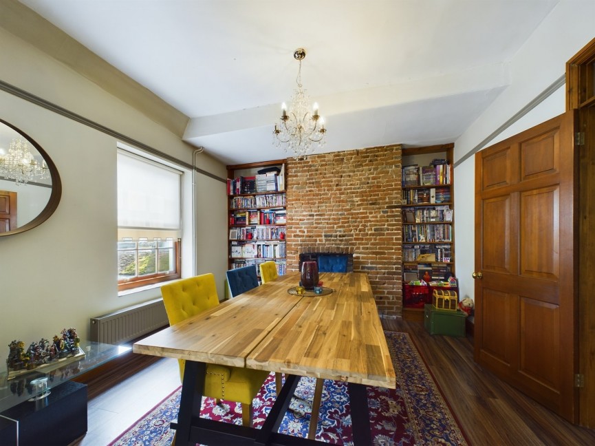 3 bedroom Flat for Sale Churchyard, Hitchin, Hertfordshire