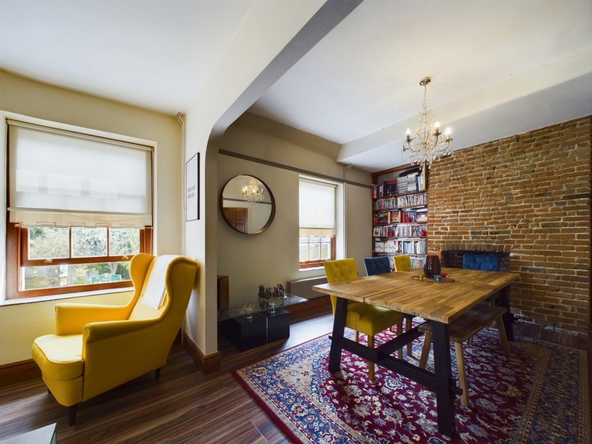 3 bedroom Flat for Sale Churchyard, Hitchin, Hertfordshire