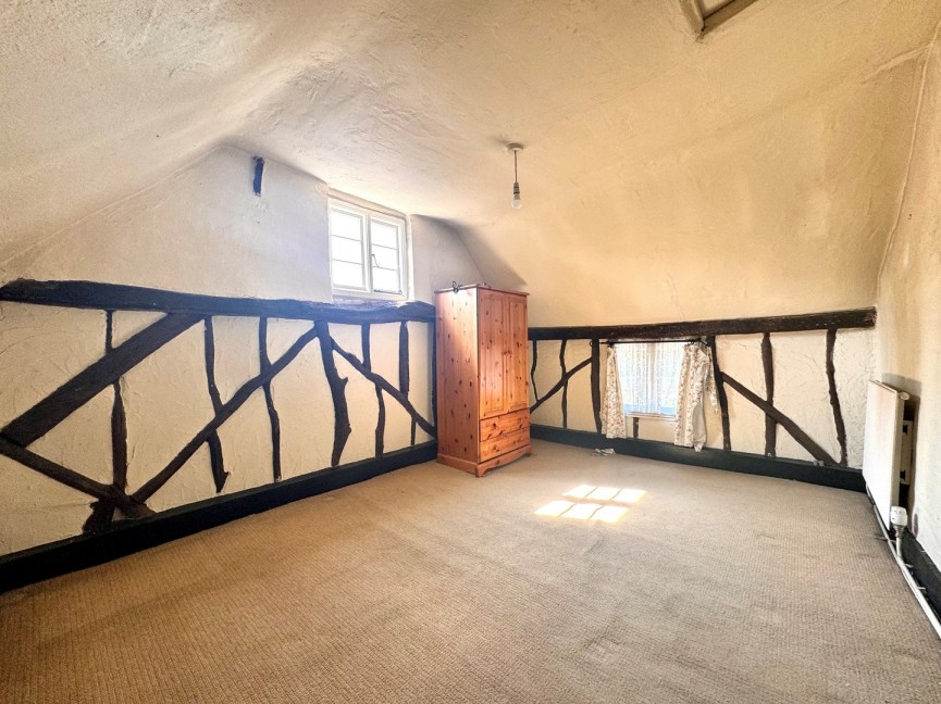 2 bedroom House for Sale High Street, Baldock, Hertfordshire