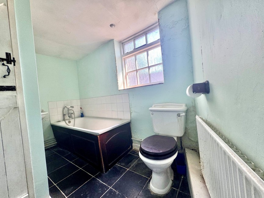 2 bedroom House for Sale High Street, Baldock, Hertfordshire