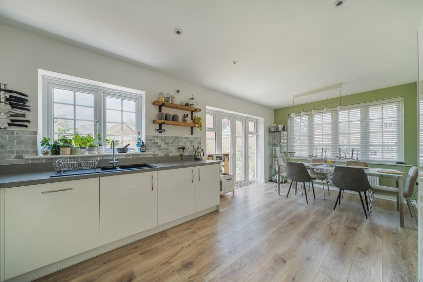 4 bedroom House for Sale Tiger Moth Way, Lower Stondon, Bedfordshire