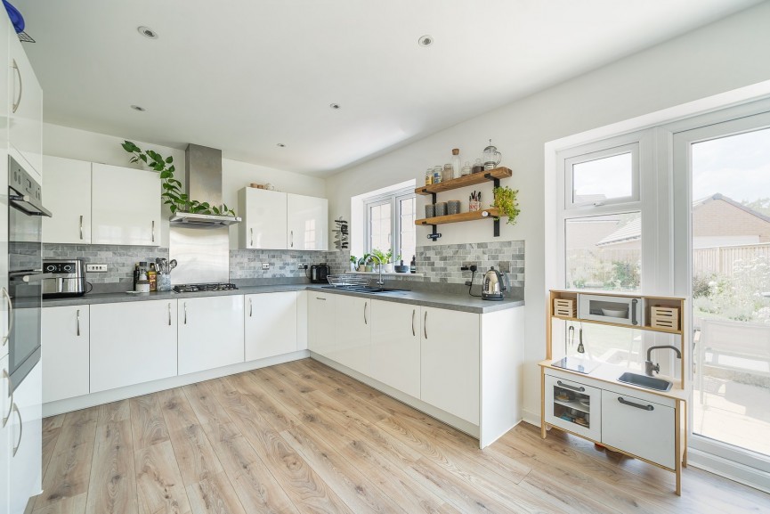 4 bedroom House for Sale Tiger Moth Way, Lower Stondon, Bedfordshire