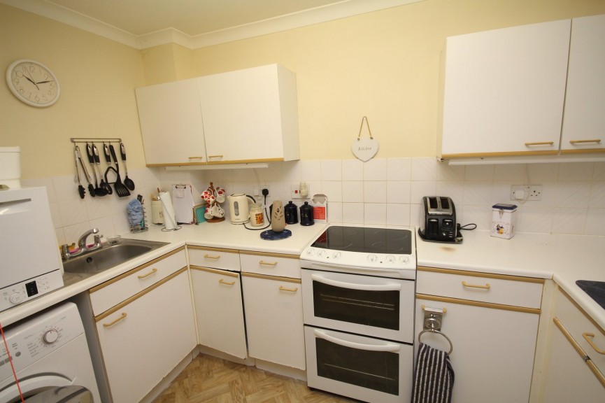 2 bedroom Flat for Sale Norton Road, Letchworth Garden City, Hertfordshire