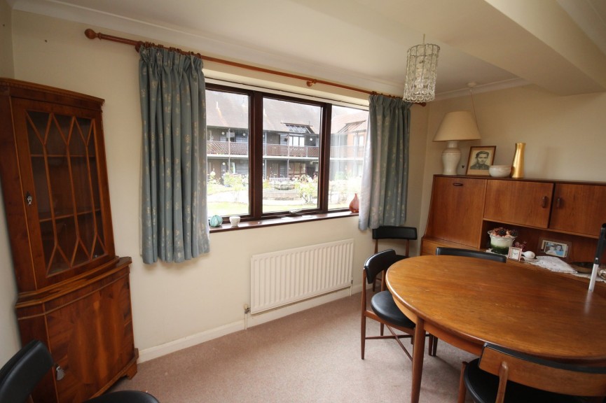 2 bedroom Flat for Sale Norton Road, Letchworth Garden City, Hertfordshire
