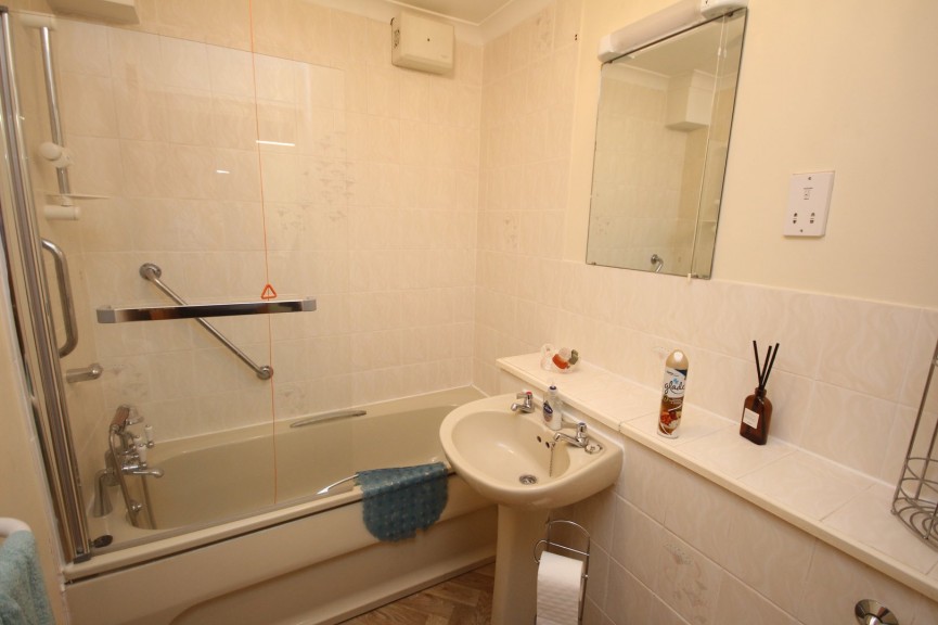 2 bedroom Flat for Sale Norton Road, Letchworth Garden City, Hertfordshire