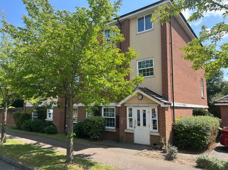 2 bedroom Flat for Sale Merrifield Court, Welwyn Garden City, Hertfordshire