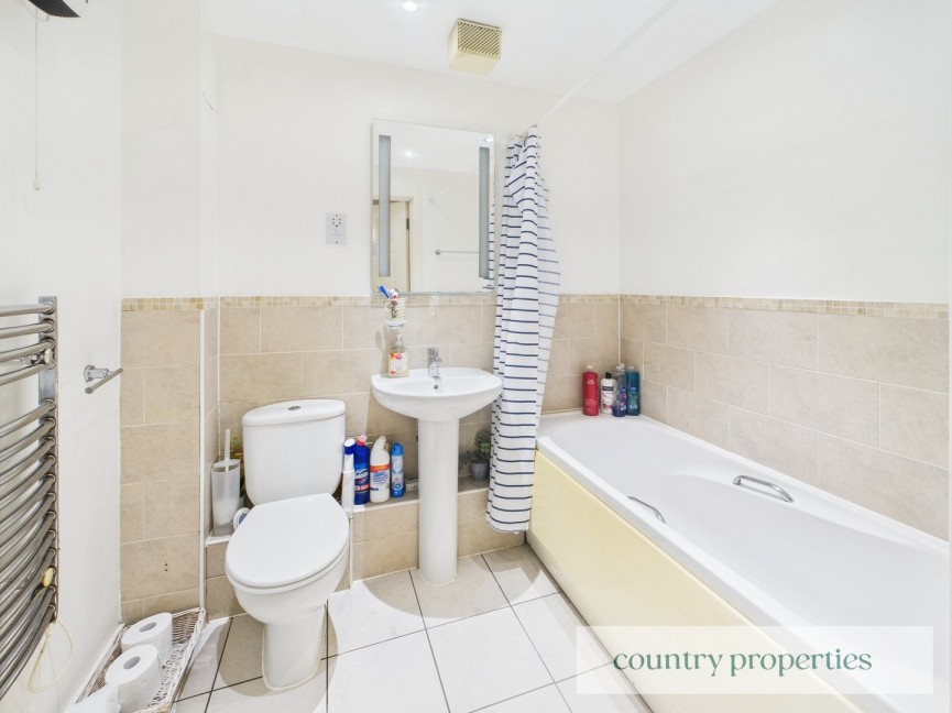 2 bedroom Flat for Sale Merrifield Court, Welwyn Garden City, Hertfordshire