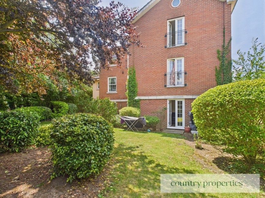 2 bedroom Flat for Sale Merrifield Court, Welwyn Garden City, Hertfordshire