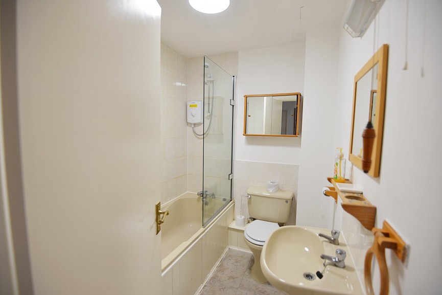 1 bedroom Flat for Letting High Street, Shefford, Bedfordshire