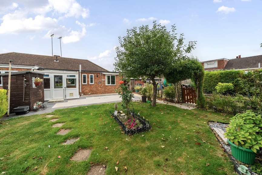 3 bedroom Bungalow for Sale Vespers Close, Luton, Bedfordshire