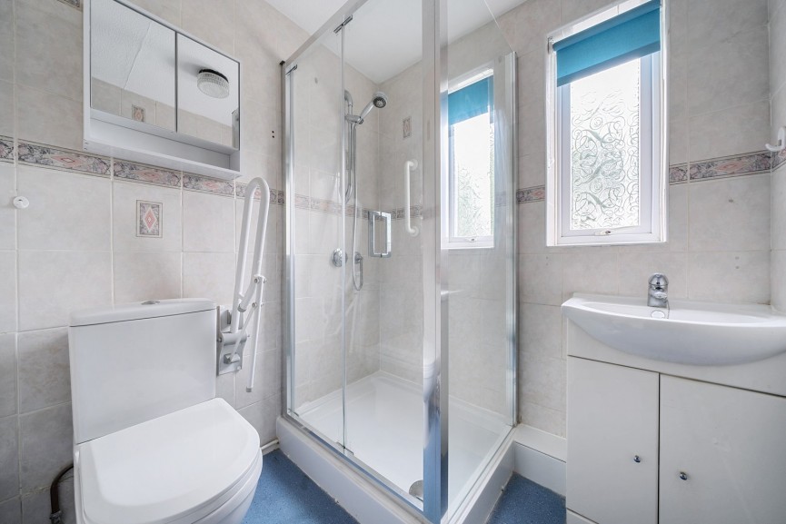 3 bedroom Bungalow for Sale Vespers Close, Luton, Bedfordshire