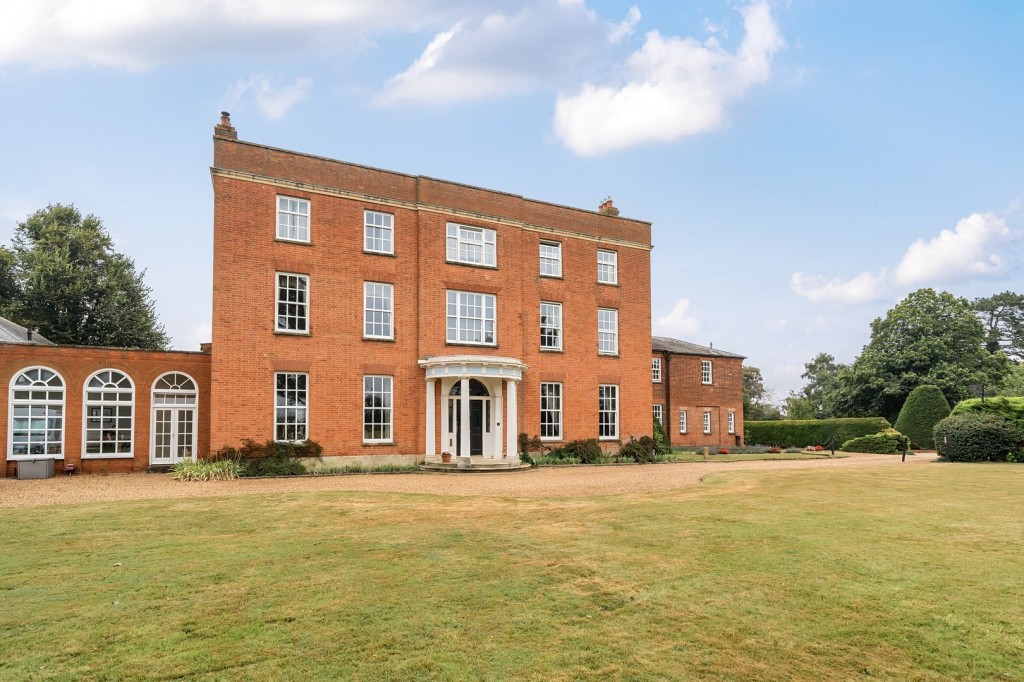 Broom Hall, Broom, Bedfordshire