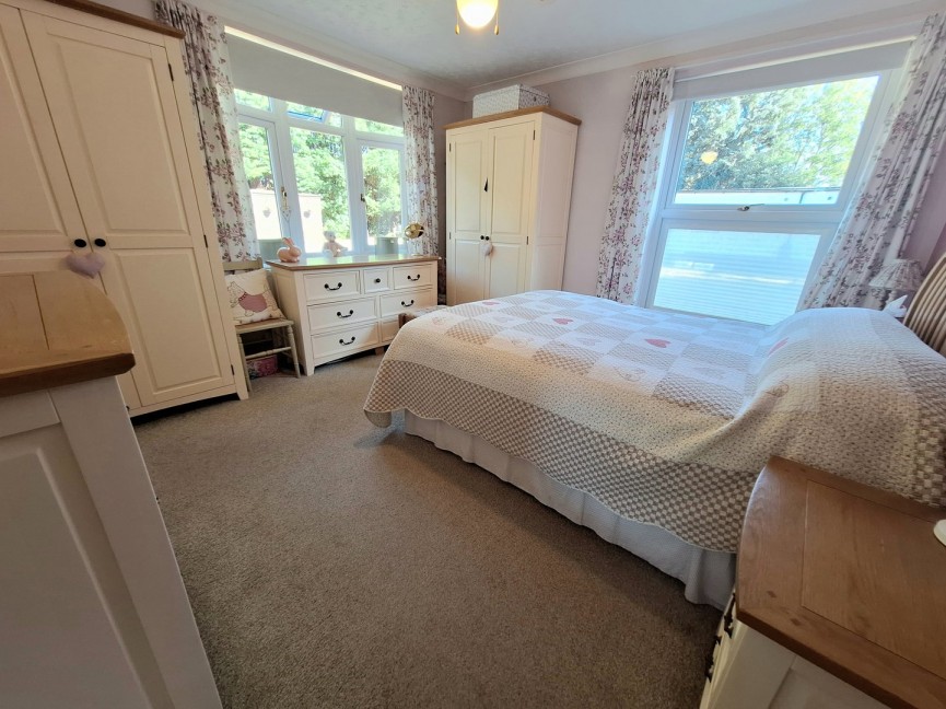 3 bedroom Bungalow for Sale Stratton Park, Biggleswade, Bedfordshire