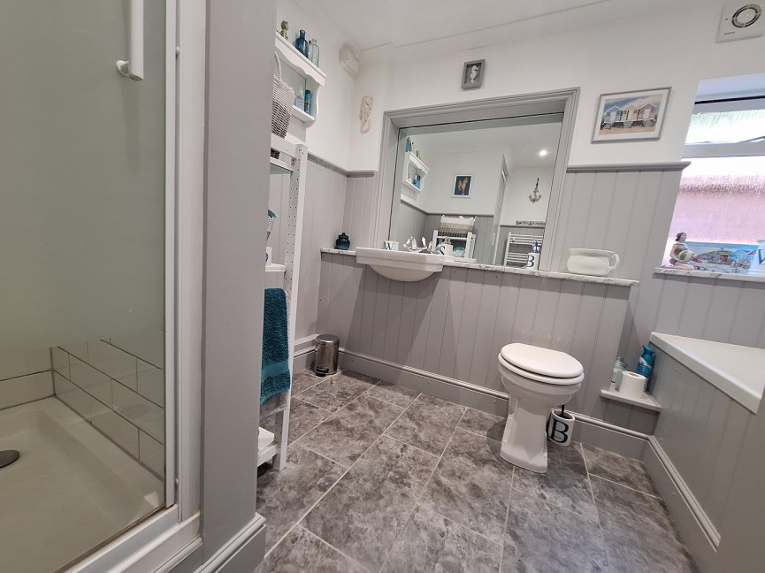 3 bedroom Bungalow for Sale Stratton Park, Biggleswade, Bedfordshire